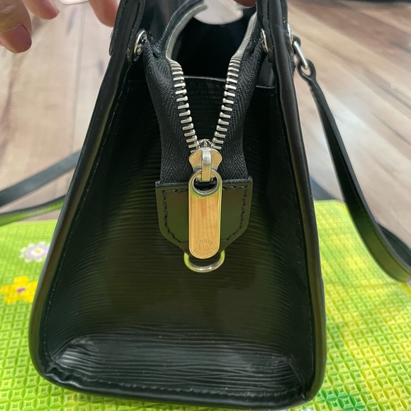 LV Epi Leather black Bag❤️ - Picture 4 of 7